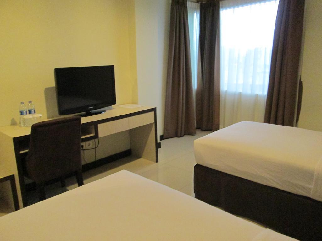 N3 Hotel Jakarta Room photo