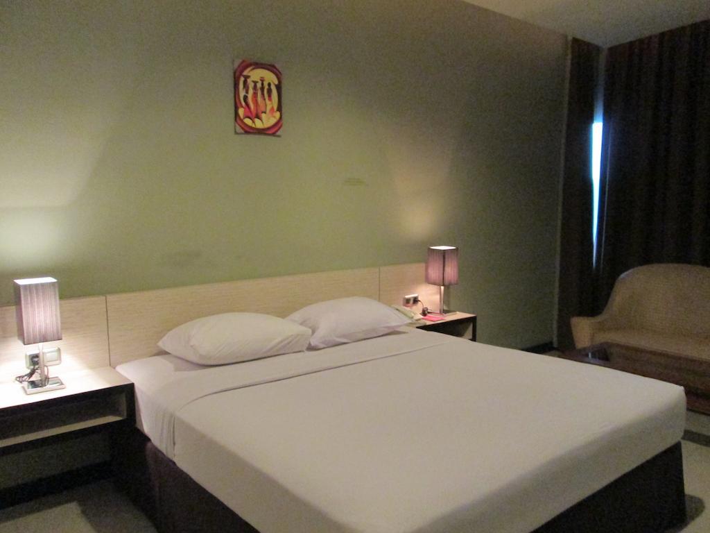 N3 Hotel Jakarta Room photo