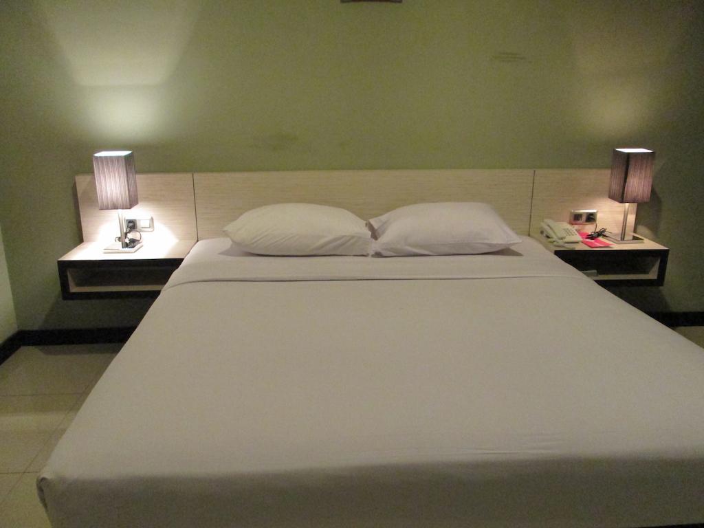 N3 Hotel Jakarta Room photo