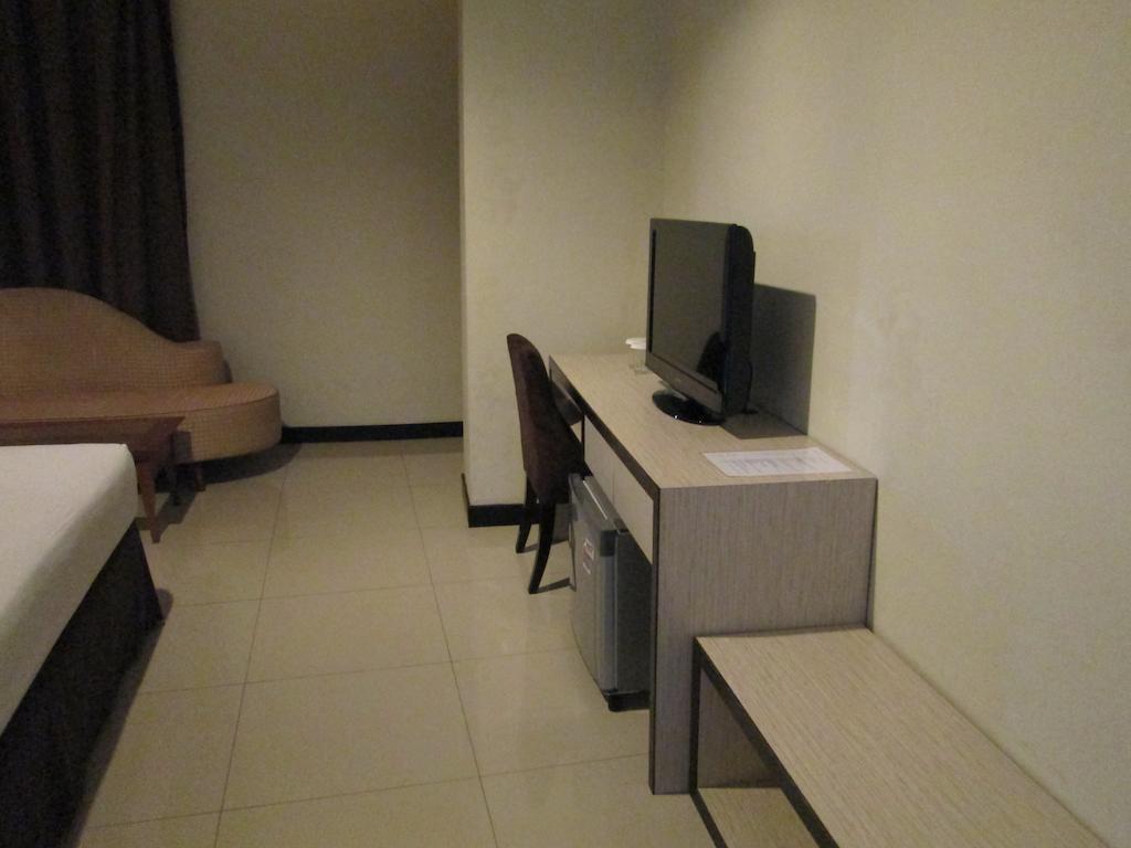 N3 Hotel Jakarta Room photo